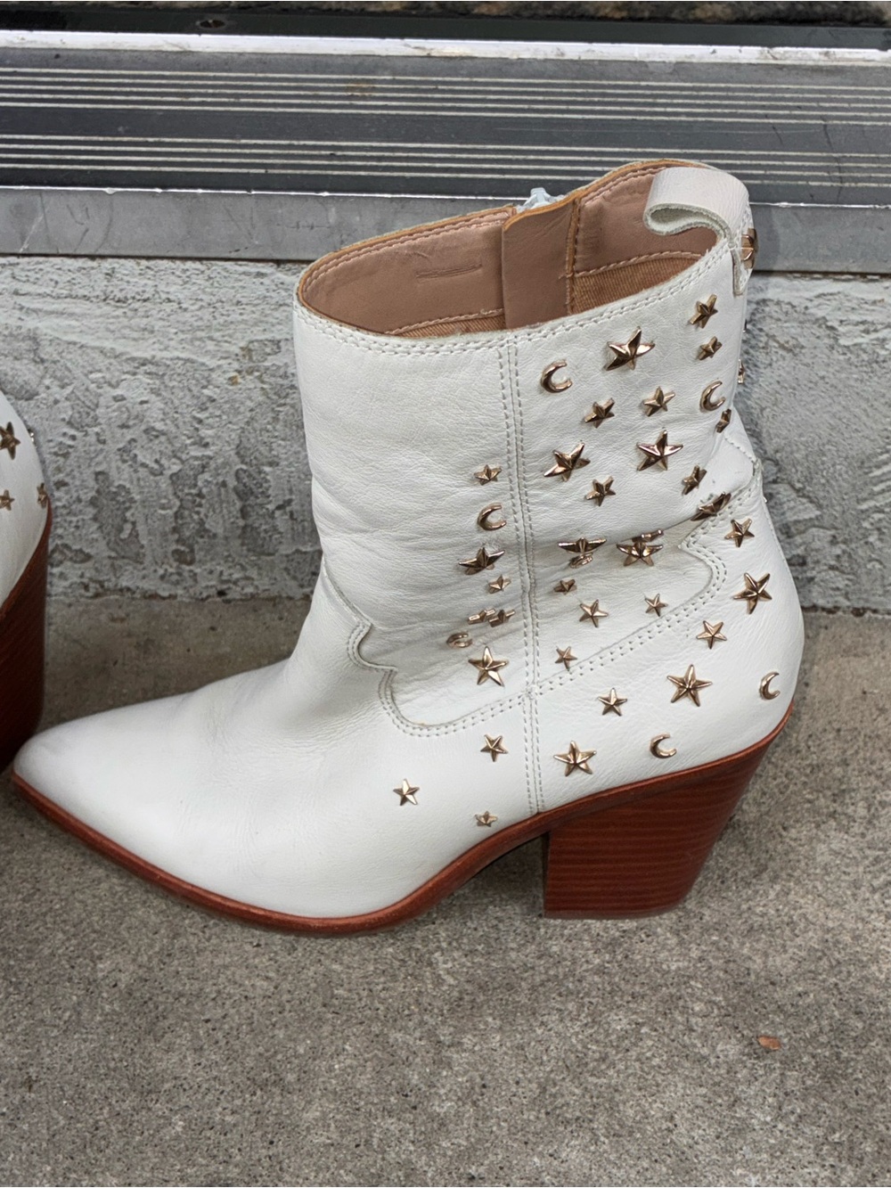 Aldo White Star-Studded Western Ankle Boots - Women sz9